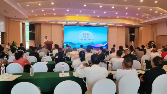 成渝地區(qū)雙城經(jīng)濟(jì)圈現(xiàn)代生豬產(chǎn)業(yè)創(chuàng)新發(fā)展交流會暨生物飼料節(jié)糧與液態(tài)飼喂技術(shù)推廣會在武隆成功舉辦